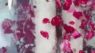 两个00后新人小萝莉！全裸小尺度诱惑！超级嫩柔软美乳，翘起屁股扭动看穴，一起扭腰卡哇伊