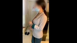 眼镜美眉 和她做爱就是一种享受 她玩吃鸡 我操她逼逼 小穴都操红了 无套内射