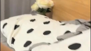 小猛哥幹憨婦偷拍床戰片全程拍摄下来和狼友分享