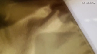 国产精品酒店刚结婚的老婆就被单男给开了灶，黑丝巨乳多人轮射（完整88部简芥看