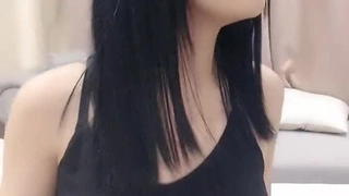 玲珑S身材子函私拍 摄影师也忍不住摸她奶