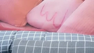 黑发F罩杯童颜巨乳福美嘉被迷J 刚剃的逼毛很扎人