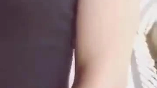 穿上吊带睡衣才性感
