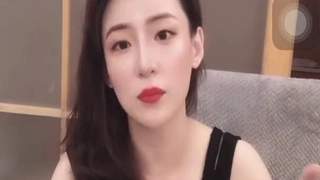 KKAV邻居阿姨被我撩骚到发视频诱惑我